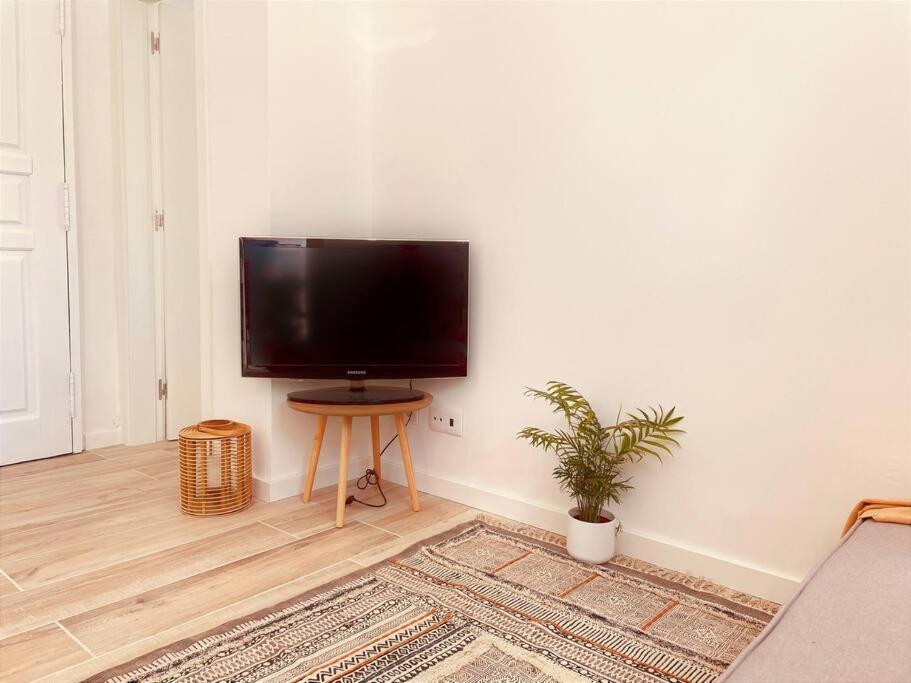 Cozy Apartment With Private Courtyard Barcarena Exterior foto